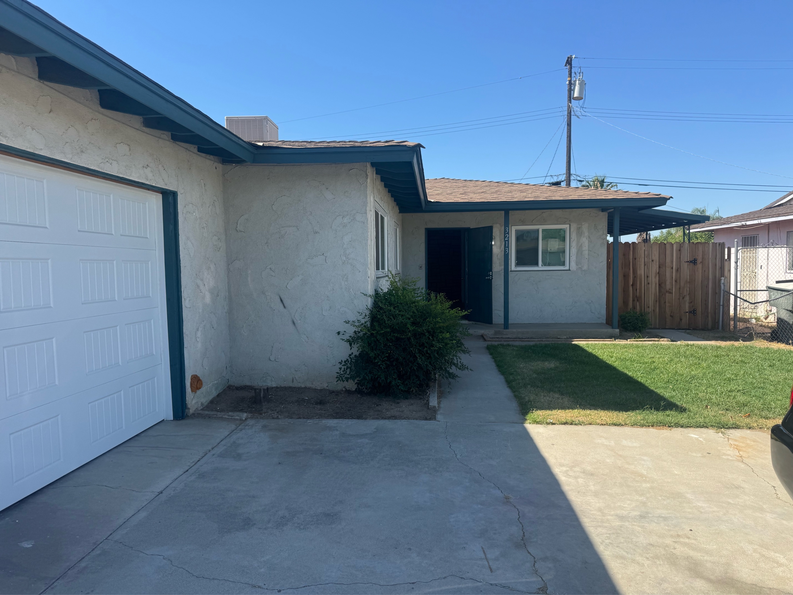 3213 Center Street